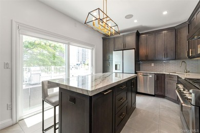 Welcome to this centrally located spacious condo/ townhouse - photo 6