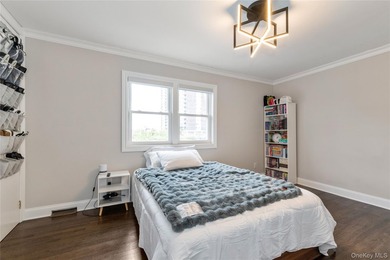 Welcome to this centrally located spacious condo/ townhouse - photo 8