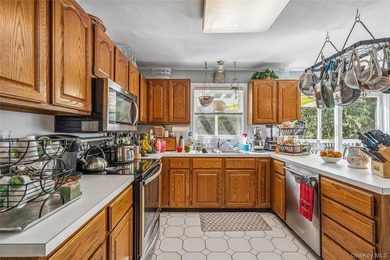 Welcome to 6 Cedar Ave, nestled in the tranquil and private - photo 9