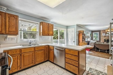 Welcome to 6 Cedar Ave, nestled in the tranquil and private - photo 10