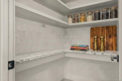 Builder Close Out! Stunning new construction near Brookside and - photo 8