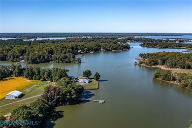 If you're looking for a spacious, private waterfront property - photo 12