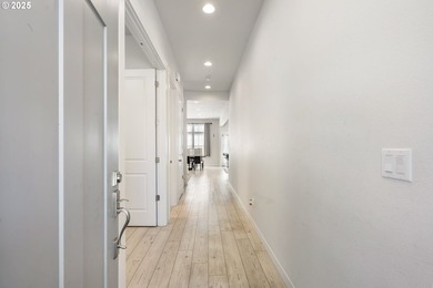 Beautiful Like-New Wilsonville Home! Built in 2021, this - photo 4