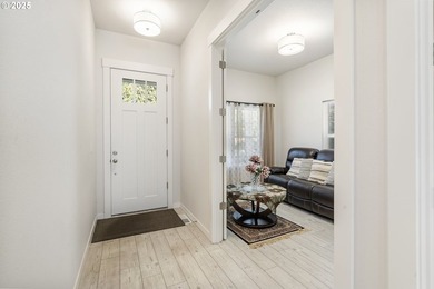 Beautiful Like-New Wilsonville Home! Built in 2021, this - photo 5