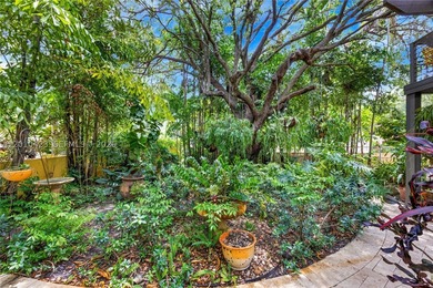 Old Hollywood elegance meets tropical Miami living in Belle - photo 6