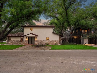 Positioned on prestigious Edgewater Drive in Landa Park Estates - photo 3