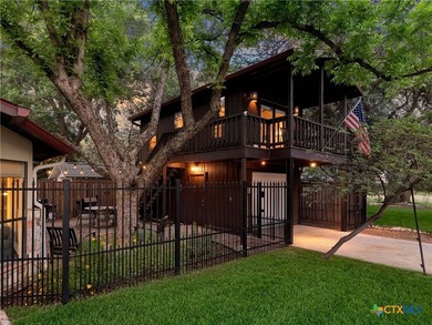 Positioned on prestigious Edgewater Drive in Landa Park Estates - photo 4