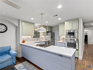 Positioned on prestigious Edgewater Drive in Landa Park Estates - photo 10