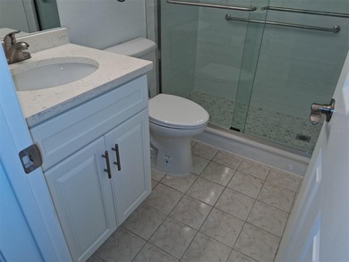 Beautiful, newly remodeled condo overlooking Geyser Lake in the - photo 11
