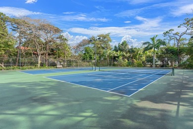 Welcome home to this spacious 3-bed, 2-bath corner Villa in a - photo 49