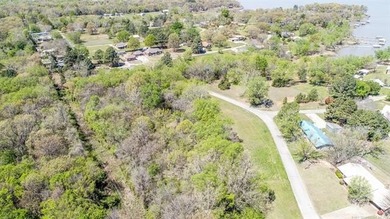 ANSWER THE CALL FOR LAKE LIVING!! Convenient location close to - photo 3