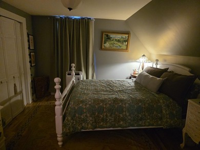 Lovely home with large fenced in yard.. Spacious rear private - photo 12