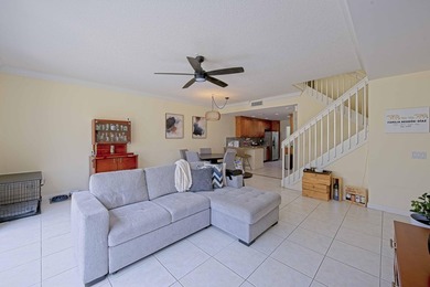 NEW ROOF (2024) NEW A/C unit (2026). Rare lakefront Divosta - photo 14