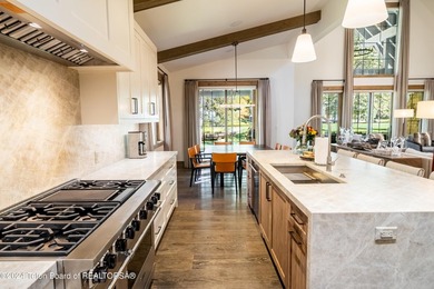 Welcome to an extraordinary residence within the exclusive Snake - photo 18