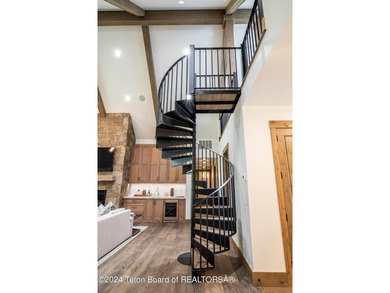 Welcome to an extraordinary residence within the exclusive Snake - photo 19