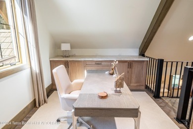 Welcome to an extraordinary residence within the exclusive Snake - photo 21