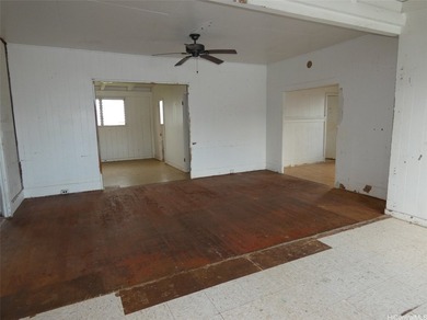 Highly desired SFD in Wahiawa Heights on a nice sized lot! - photo 2
