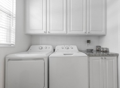 NEW ROOF (2024) NEW A/C unit (2026). Rare lakefront Divosta - photo 22