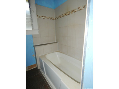 Highly desired SFD in Wahiawa Heights on a nice sized lot! - photo 4