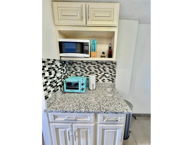 Rare opportunity at Island Colony in the heart of Waikiki! One - photo 6