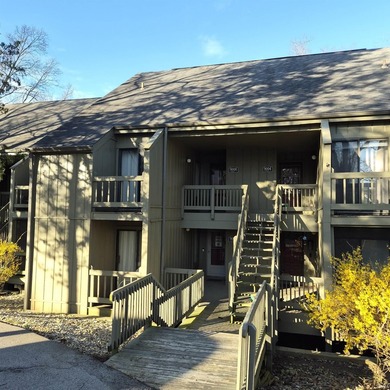 Don't miss this freshly remodeled 2 bedroom 1 bath Condo, new - photo 1