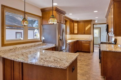 Welcome to a sprawling all-brick and stone Robbinsdale rambler - photo 2