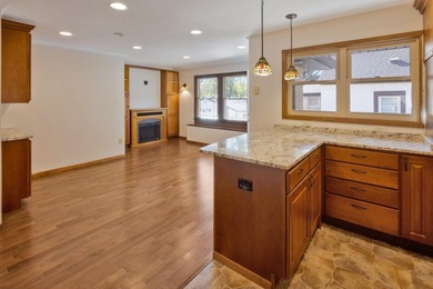 Welcome to a sprawling all-brick and stone Robbinsdale rambler - photo 3