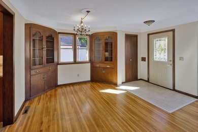 Welcome to a sprawling all-brick and stone Robbinsdale rambler - photo 5