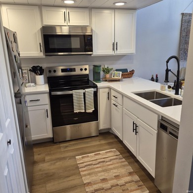 Don't miss this freshly remodeled 2 bedroom 1 bath Condo, new - photo 8