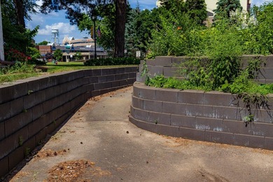 Welcome to a sprawling all-brick and stone Robbinsdale rambler - photo 10