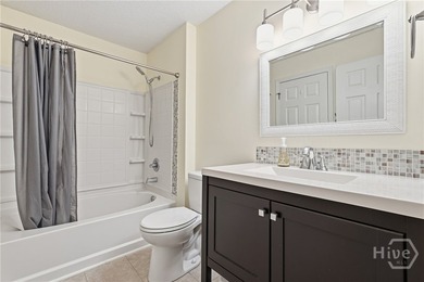 Beautifully renovated 2BR/2BA top-floor condo in the gated - photo 22