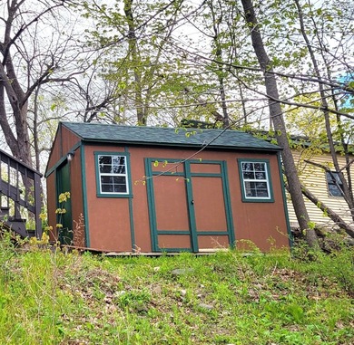 SO much to enjoy here! Level, sandy lakeshore, south facing - photo 23