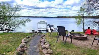 SO much to enjoy here! Level, sandy lakeshore, south facing - photo 25