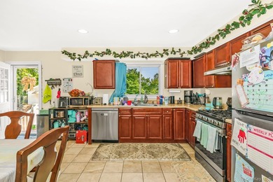 Legal 2-Family by C/O! Exceptional income-producing investment - photo 6