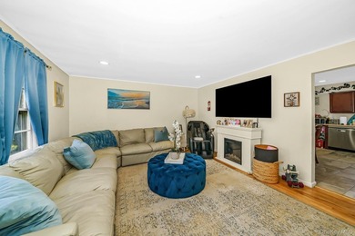 Legal 2-Family by C/O! Exceptional income-producing investment - photo 9