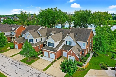 Lake Townhome/Townhouse For Sale in Hawthorn Woods, Illinois
