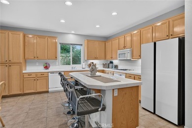 Stunning and tastefully upgraded, this beautiful 3 bedroom, 2 - photo 13
