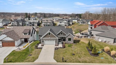 Welcome home to Crystal Bay on Hamilton Lake. Luxury Lakefront - photo 3
