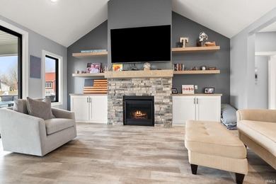 Welcome home to Crystal Bay on Hamilton Lake. Luxury Lakefront - photo 7