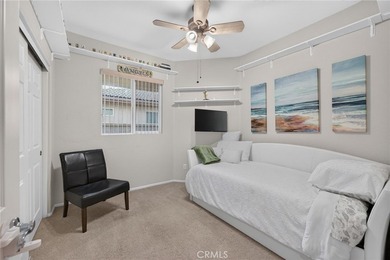 Stunning and tastefully upgraded, this beautiful 3 bedroom, 2 - photo 20