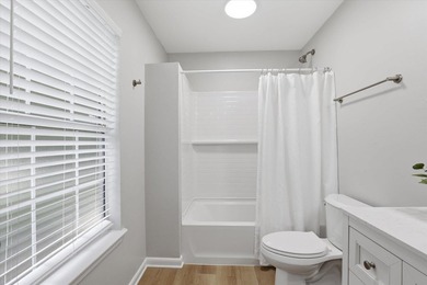 Move right into this beautifully renovated 2-bedroom, 2-bath - photo 22