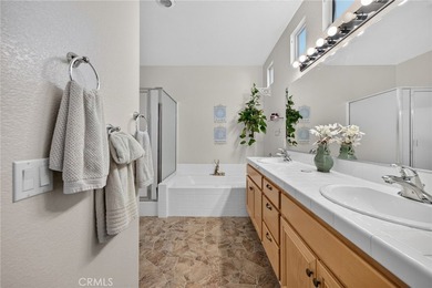 Stunning and tastefully upgraded, this beautiful 3 bedroom, 2 - photo 31