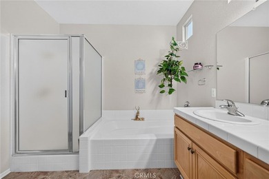 Stunning and tastefully upgraded, this beautiful 3 bedroom, 2 - photo 32