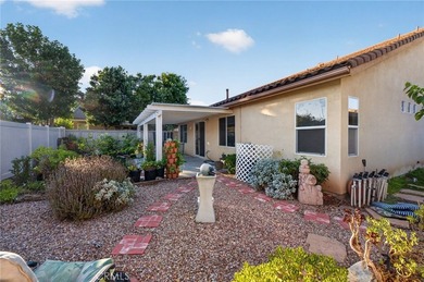 Stunning and tastefully upgraded, this beautiful 3 bedroom, 2 - photo 44