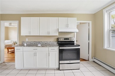 Private first-floor residence in the rear building at 48 1/2 - photo 5