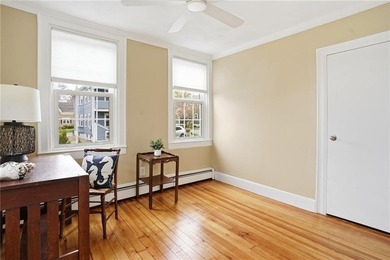 Private first-floor residence in the rear building at 48 1/2 - photo 9