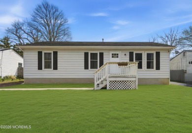 Welcome home to this charming 3-bedroom, move-in ready ranch - photo 2