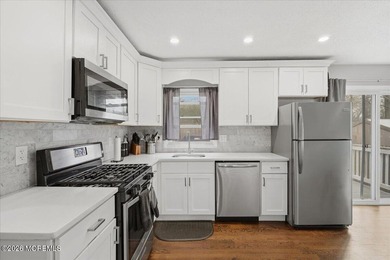Welcome home to this charming 3-bedroom, move-in ready ranch - photo 5