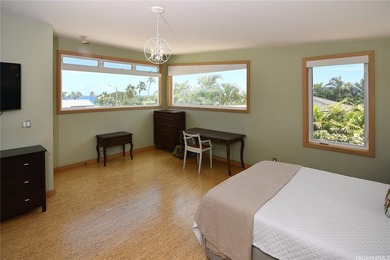 Get ready to find your dream home with this stunning Mid Century - photo 13