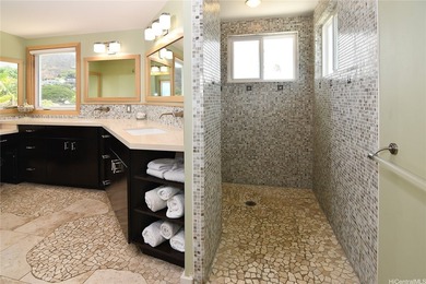 Get ready to find your dream home with this stunning Mid Century - photo 17